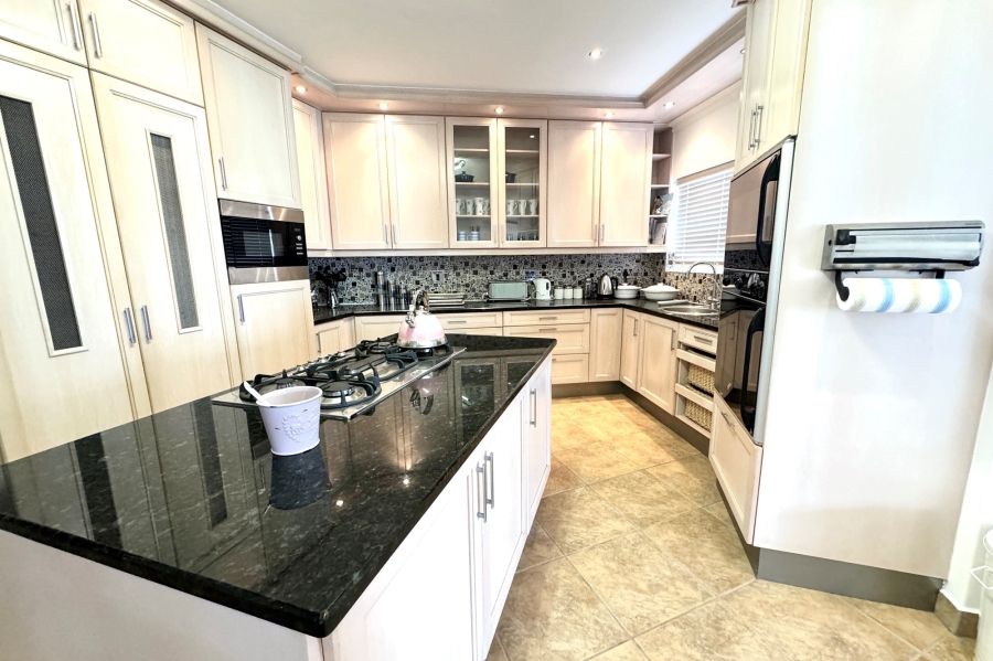 6 Bedroom Property for Sale in Myburgh Park Western Cape
